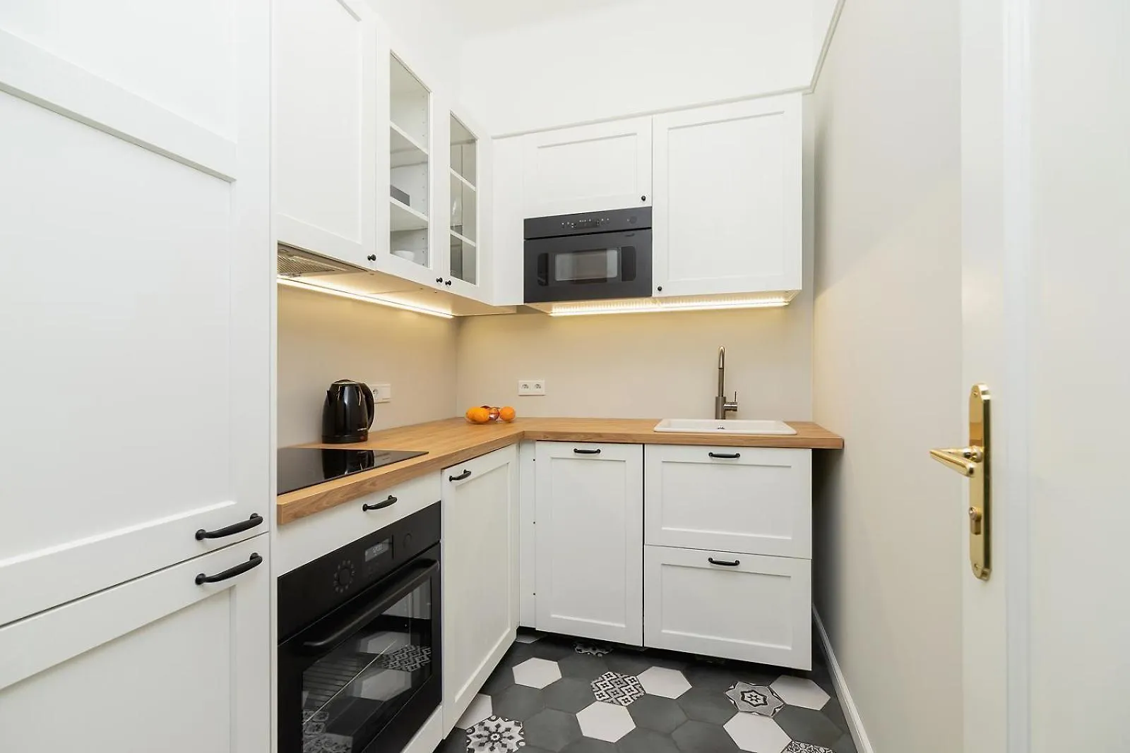 2 - Bedroom Apartment With Balcony - Rejtana 10 Krakow