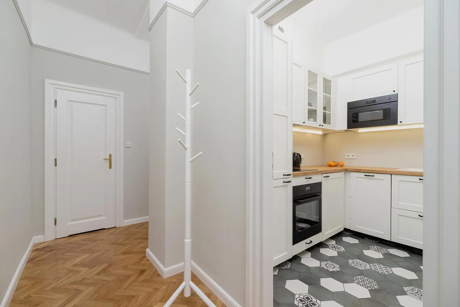 2 - Bedroom Apartment With Balcony - Rejtana 10 Krakow 0*,  Poland